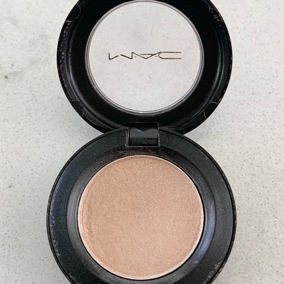 Rare MAC Lightshade Eyeshadow - Picture 2 of 3